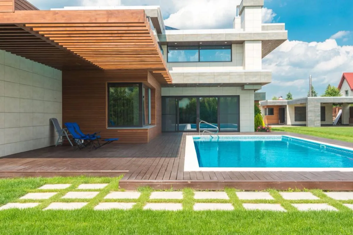 Inground fiberglass and gunite swimming pools in Elk Grove, CA